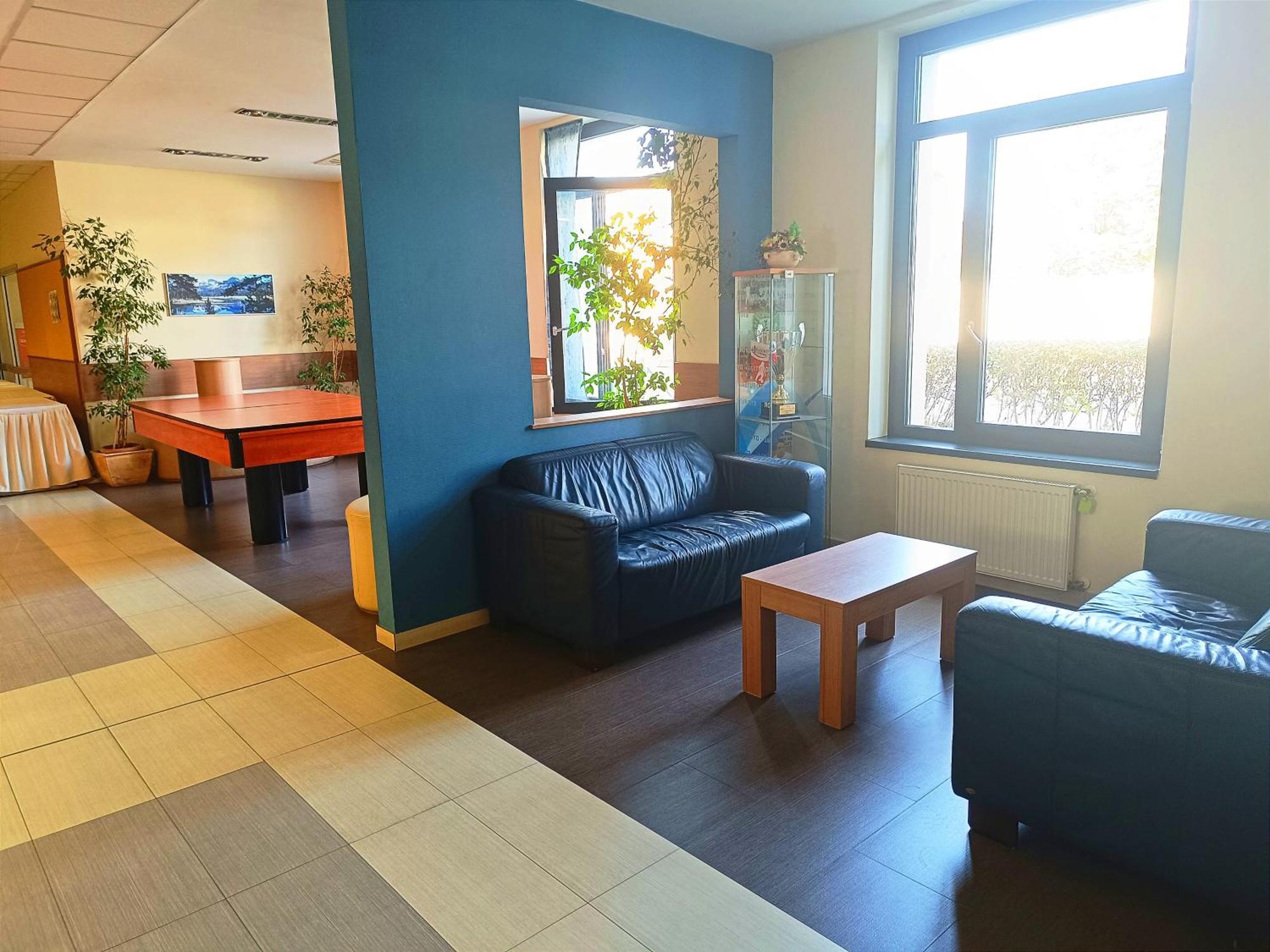 Famulus Kollegium Hostel Gyor Exterior photo